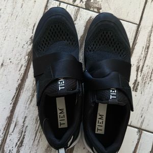 TIEM Women’s Black Slipstream Cycling Shoes Sz 8 Preowned item in great shape